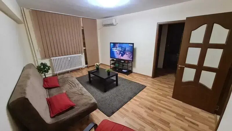 Universitate, apartament cu 3 camere.