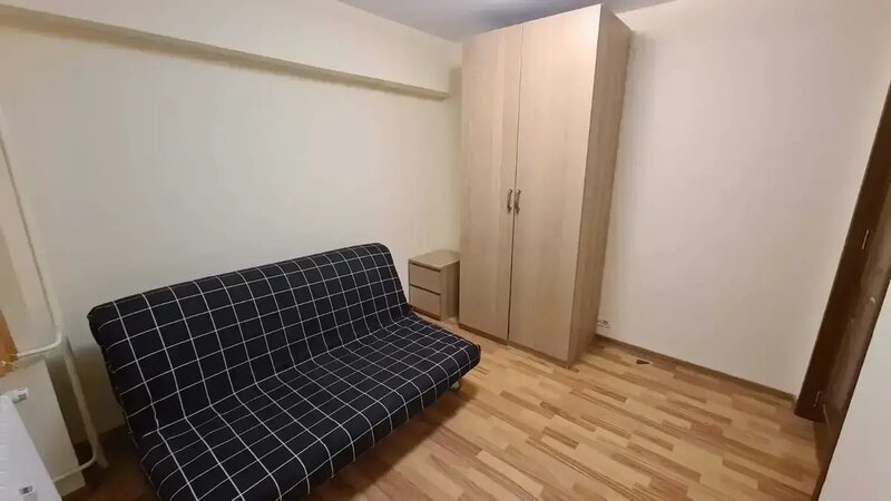 Universitate, apartament cu 3 camere.